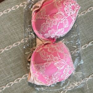 Victoria’s Secret body by Victoria bra